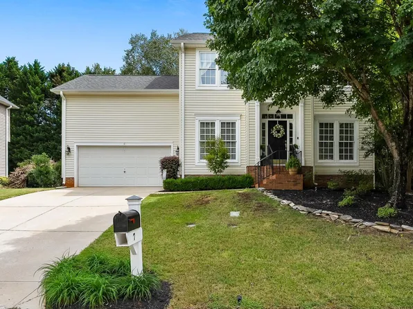 7 S Cedarbluff Ct, Greer, SC 29650