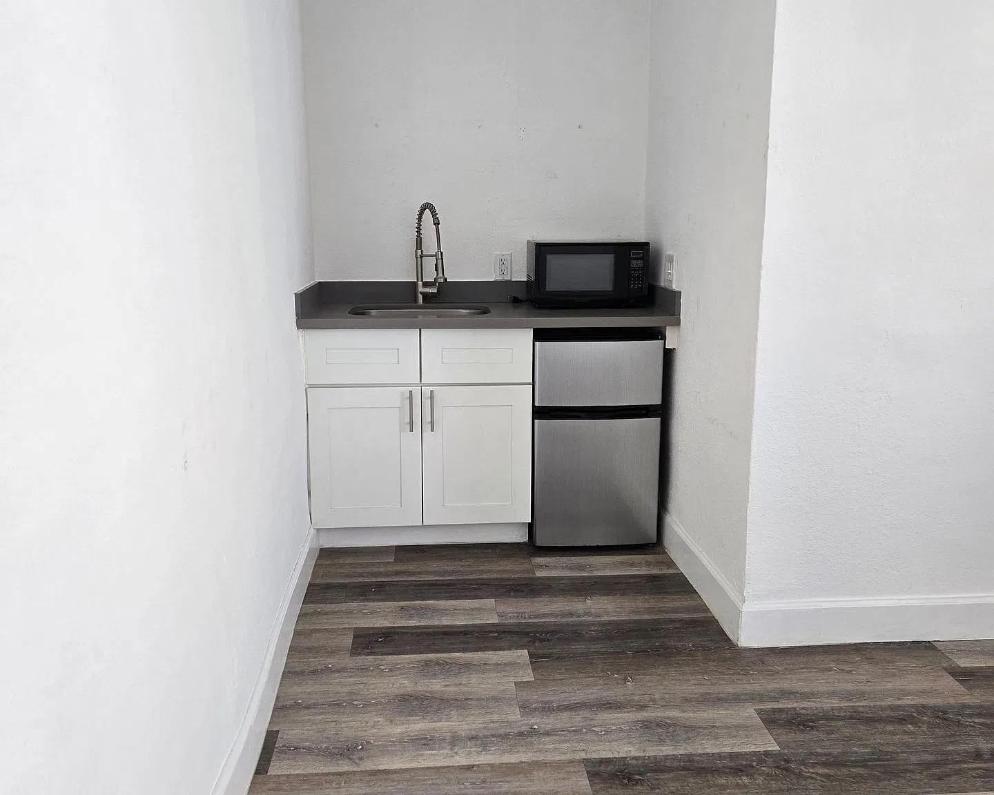 Studio, 400 sqft, $1,200 — Photo 4