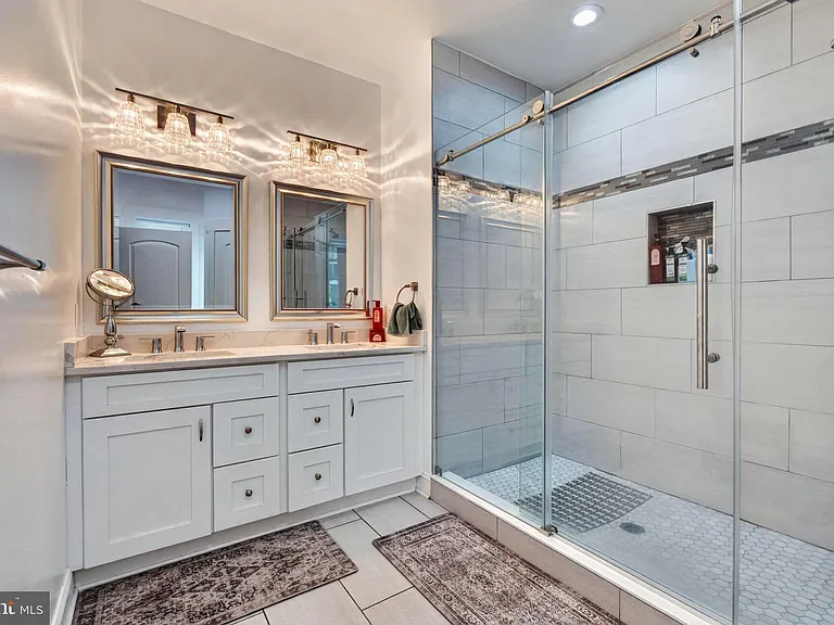 3925 Ashwood Pl — Photo 46