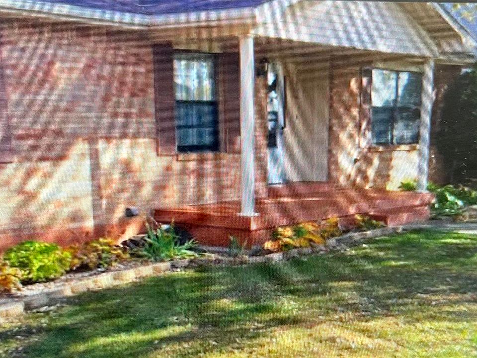 1st image of 3006 S Woodland Dr