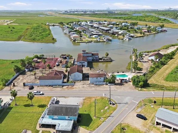1500 Blue Water Dr, Freeport, TX 77541