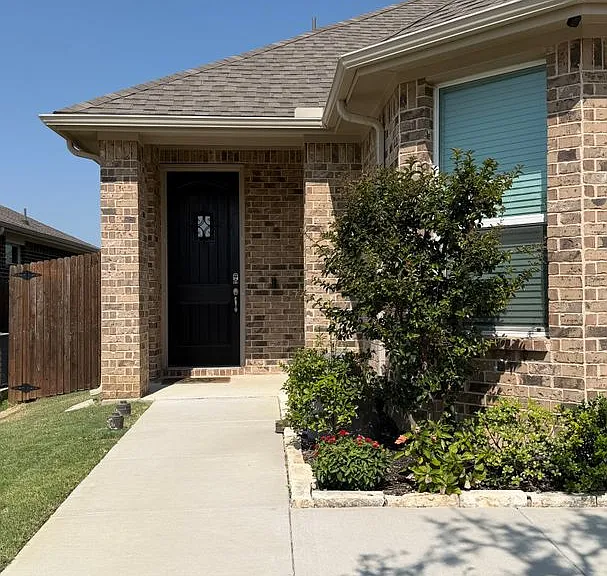 2104 Blackcap St — Photo 3