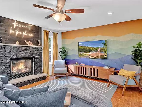 2nd image of 1217 Kensington Dr
