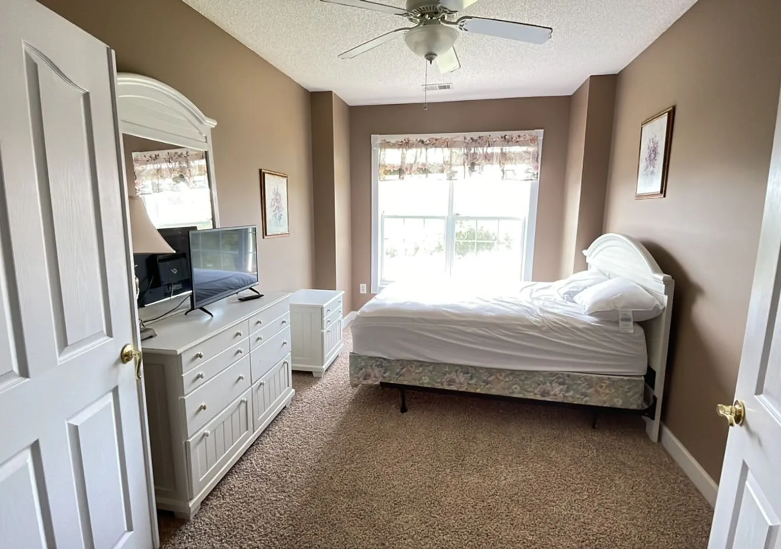 3 bedroom/2 bath furnished condo in Harbour Cove — Photo 3