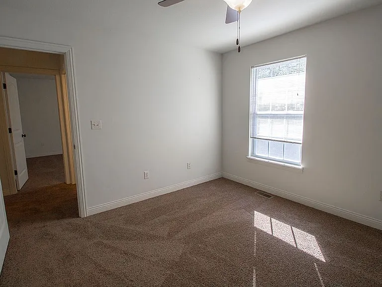 4612 Dehaven Dr — Photo 32