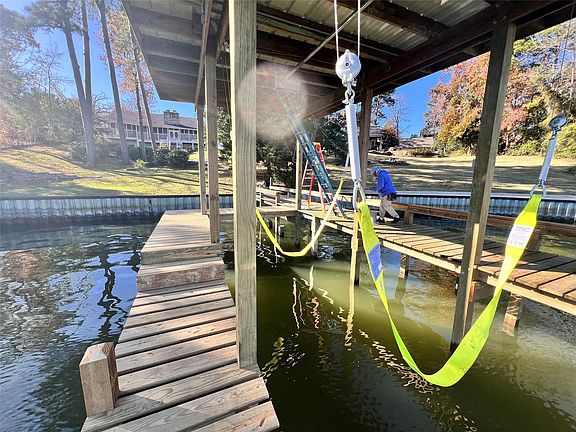 3rd image of 618 Palmetto Dr
