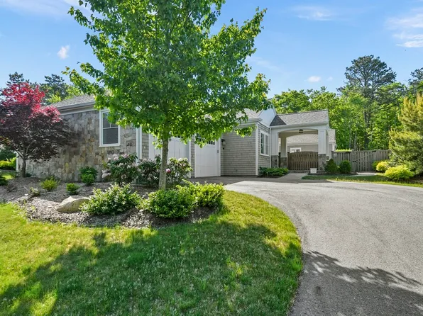 19 Climbers Path, Plymouth, MA 02360