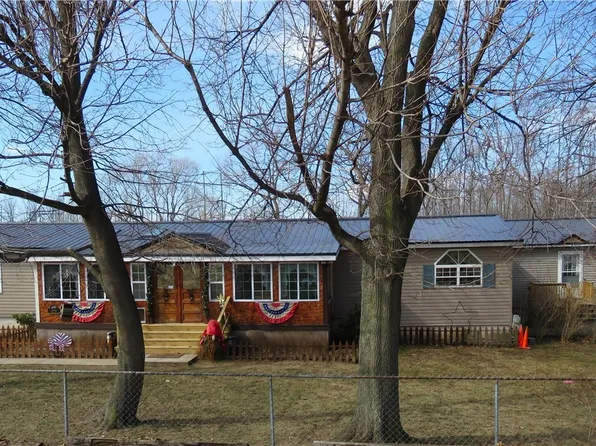 2040 Main Rd, Silver Creek, NY 14136