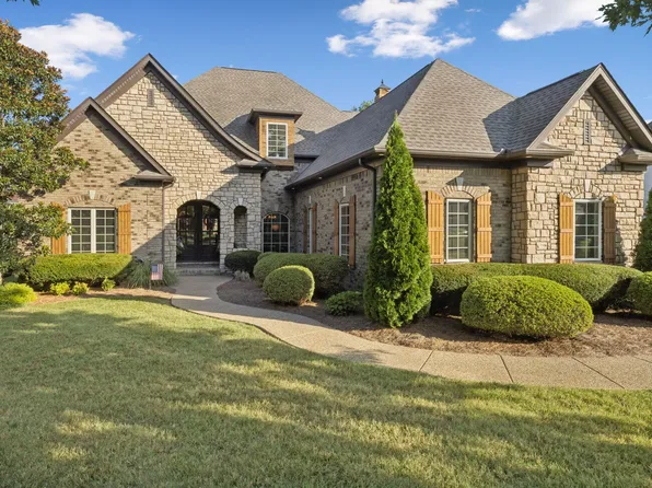 1005 Crimson Way, Hendersonville, TN 37075