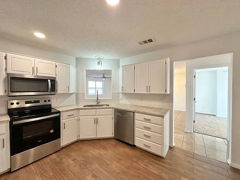 4403 Tidal Wave Dr — Photo 12