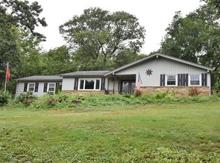 W265S3795 Donald Dr, Waukesha, WI 53189