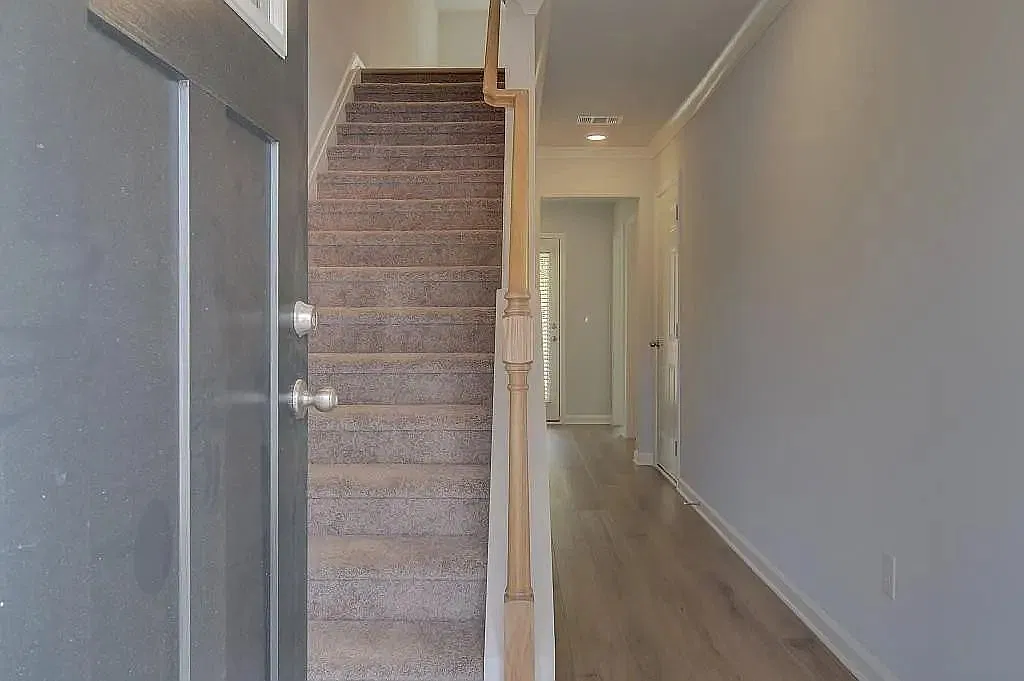 4 bed, 1941 sqft, $2,600 — Photo 4