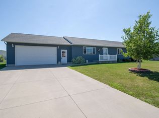 108 N Ave S, Vinton, IA 52349