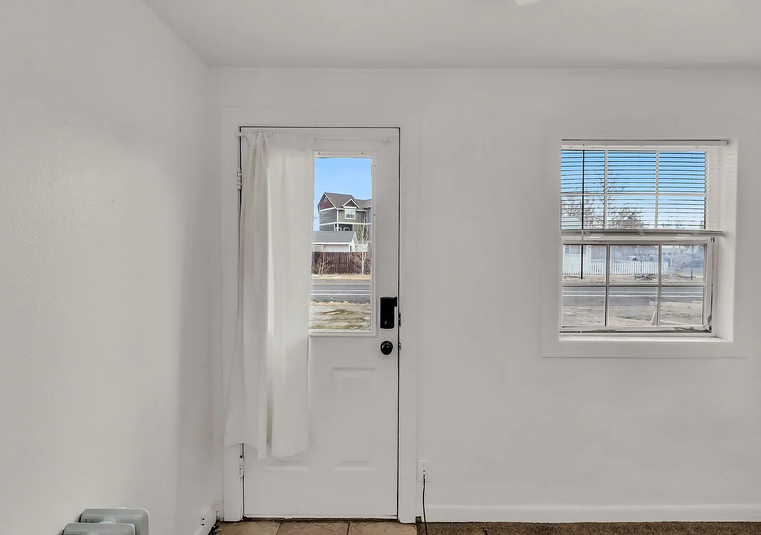 135 S 10TH ST — Photo 4