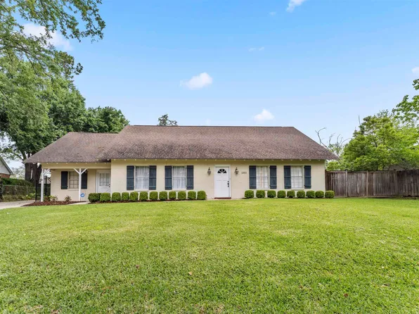 1383 Dahlia St, Baton Rouge, LA 70808