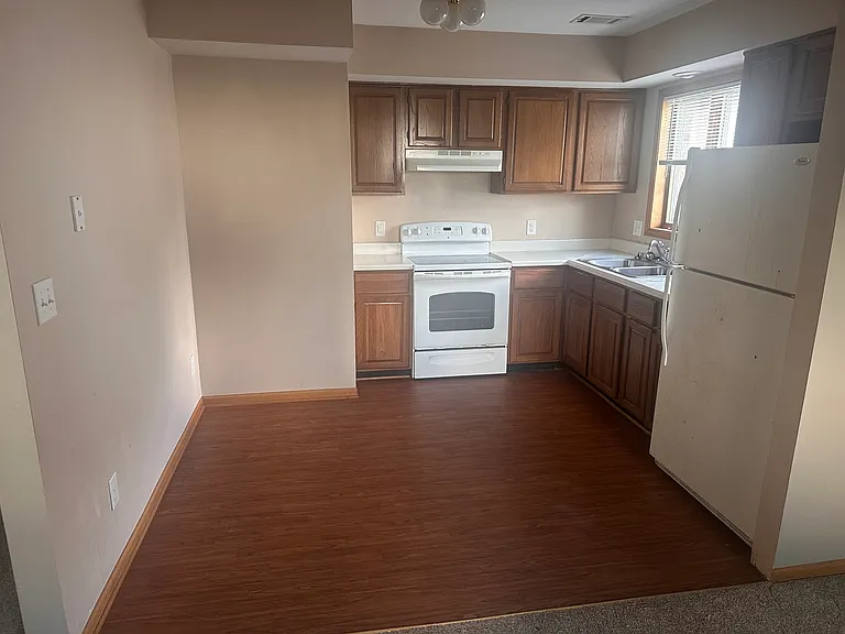 315 Ash Ct — Photo 2