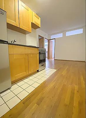 1st image of 18 King St #1/4