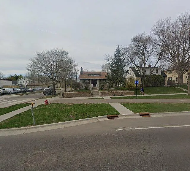1517 Como Ave #A — Photo 3