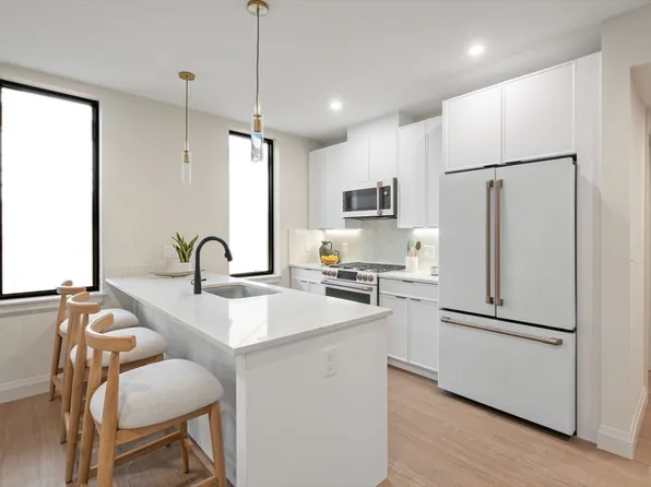 100 Lincoln St #208, Brighton, MA 02135