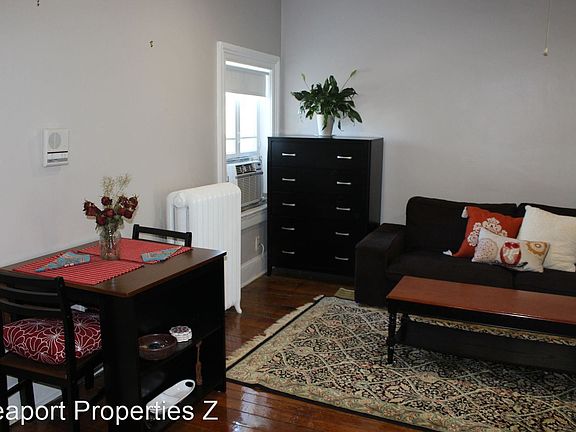 3rd image of 321 S Washington St #11190289