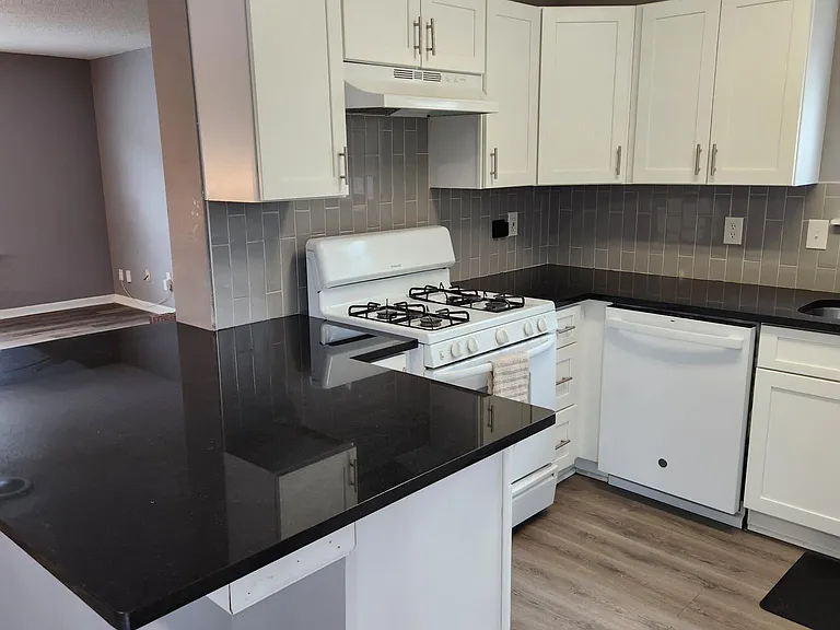 1020 Augusta Woods Dr — Photo 5