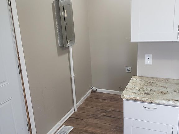 5th image of 2402 N Harlan Ave
