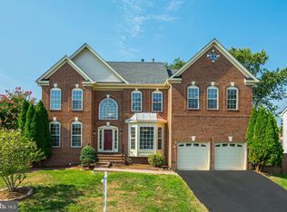 3864 Barcroft Ln, Alexandria, VA 22312