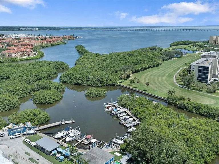 2616 Cove Cay Dr #402 — Photo 25