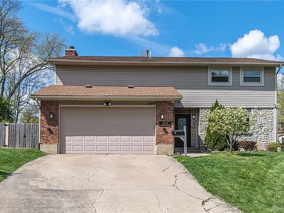 3rd image of 205 Echo Valley Dr