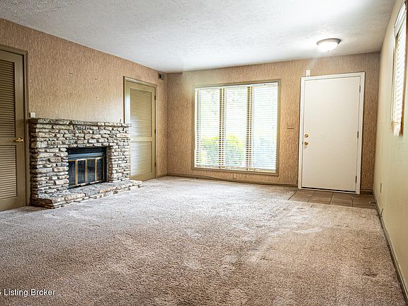 2nd image of 614 Ledgeview Park Dr