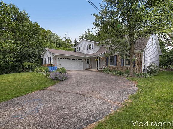 3rd image of 2208 Ontonagon Ave SE