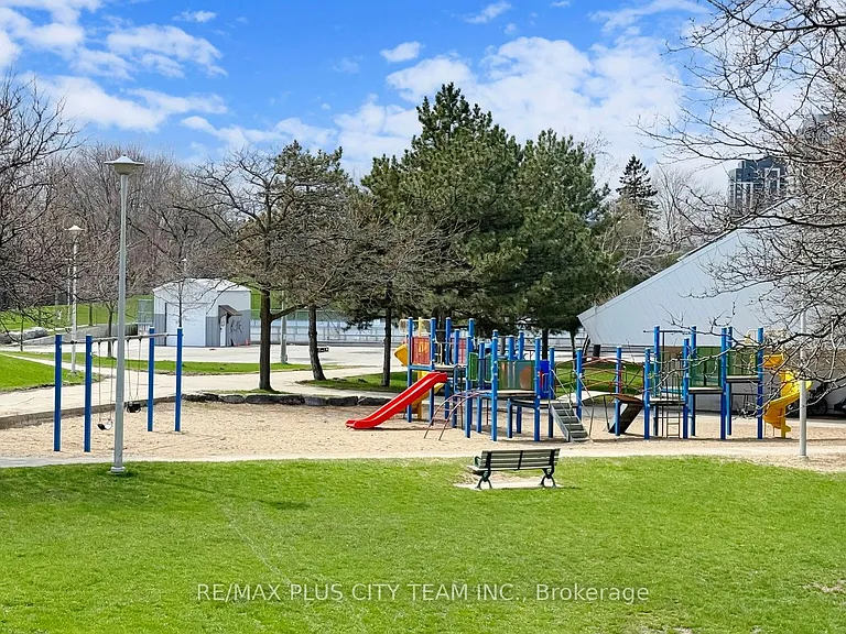 1185 Dupont St #802 — Photo 7