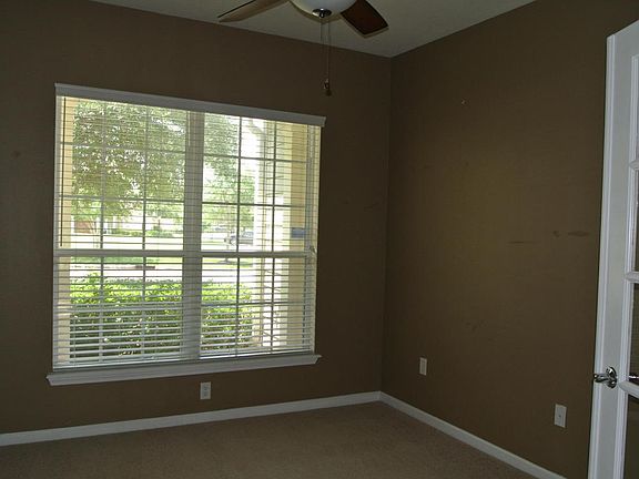 5th image of 3925 Lionheart Dr