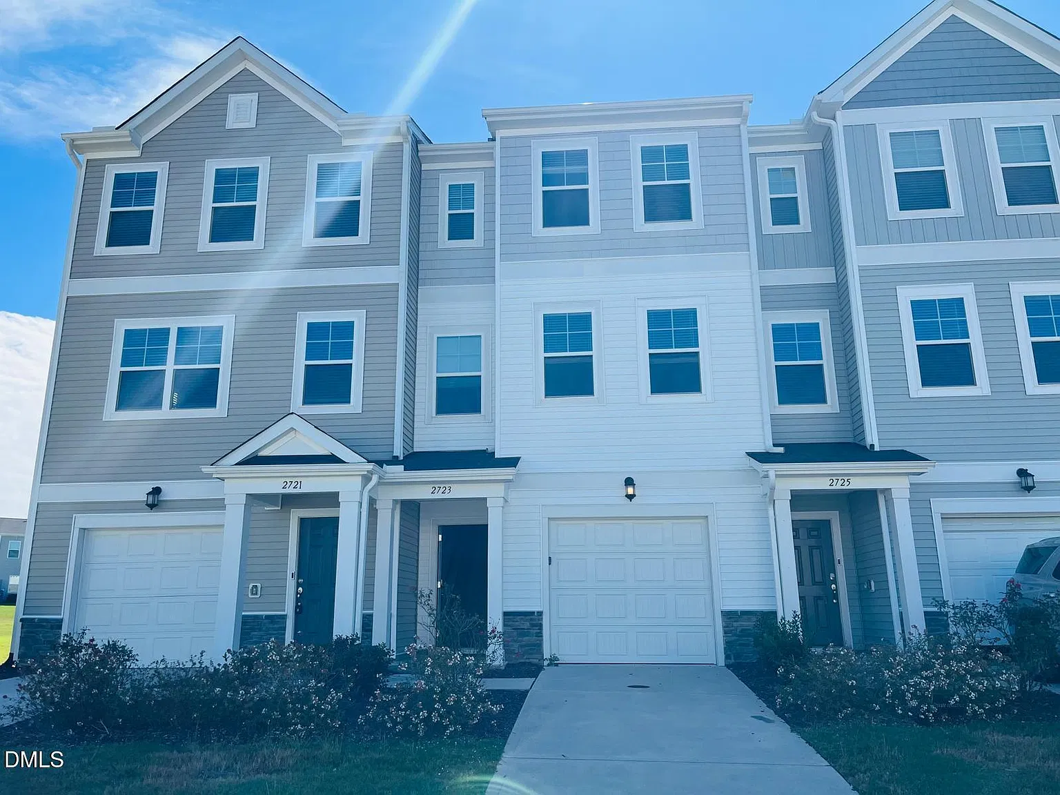 3 bed, 3.5 bath, $1,800 — Photo 2