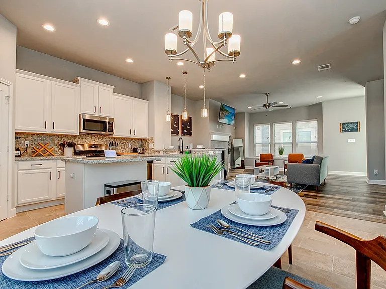 4151 Dupont St — Photo 36