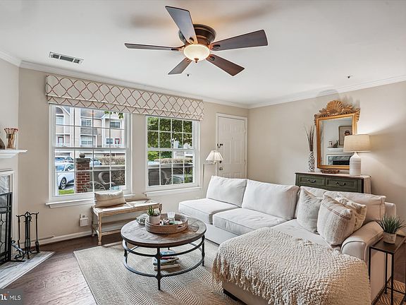 4th image of 5701 Chapman Mill Dr APT 160