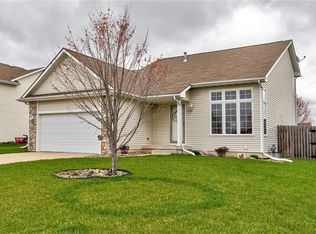 2901 SE Cobblestone Dr, Grimes, IA 50111