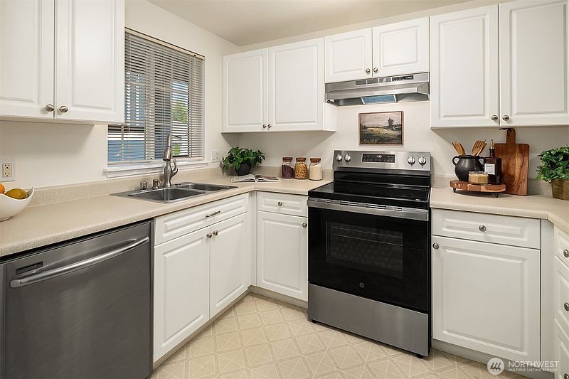 4th image of 23339 Cedar Way #A-204