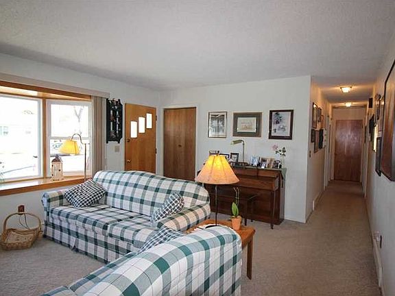 4th image of 111 Birchwood Dr