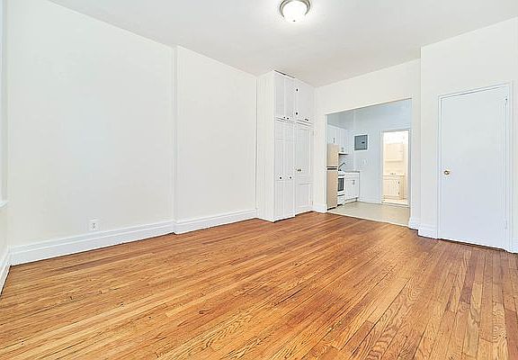 2nd image of 724 Amsterdam Ave APT 3A
