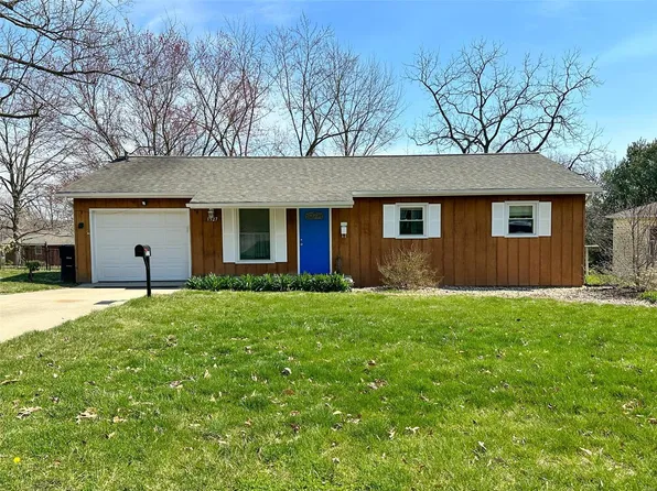 1527 S Main St, Hillsboro, IL 62049