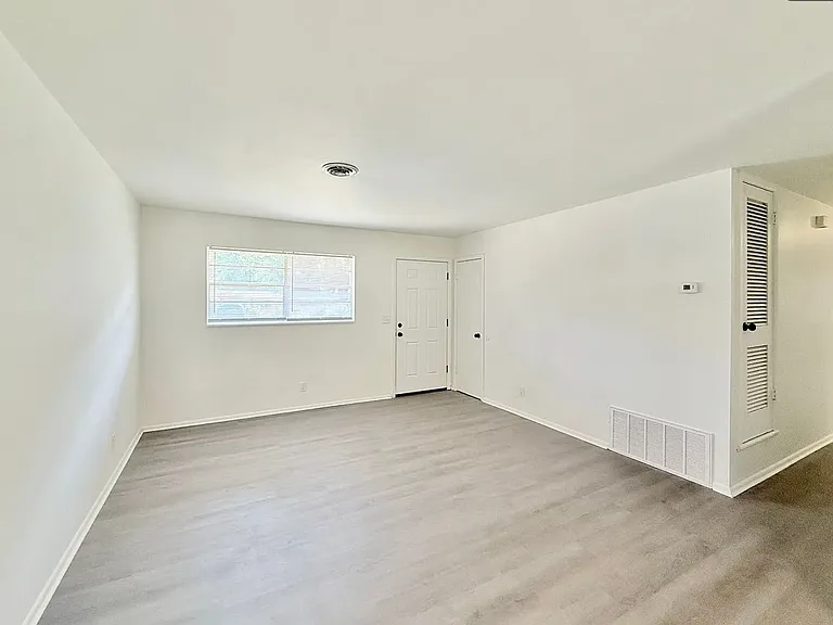 6522 Julia Dr — Photo 2
