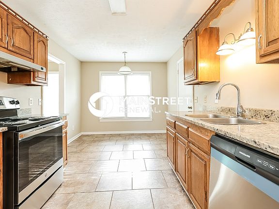 4th image of 305 Short Ct