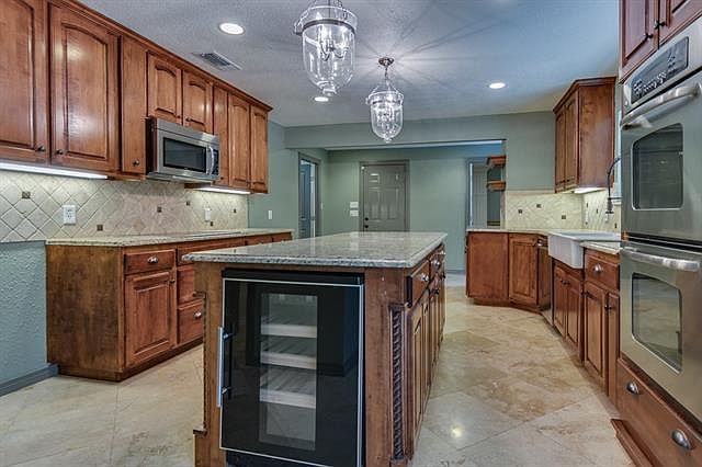 1st image of 710 Oak Hill Ln
