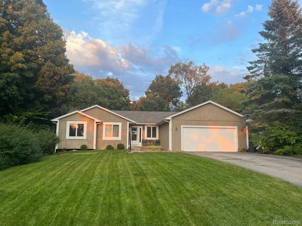 1763 Milford Hts, Milford, MI 48381