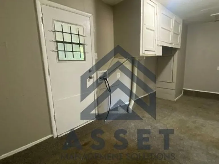 1612 Melinda Ln — Photo 5