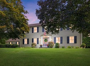 39 Applewood Rd, Cranston, RI 02920