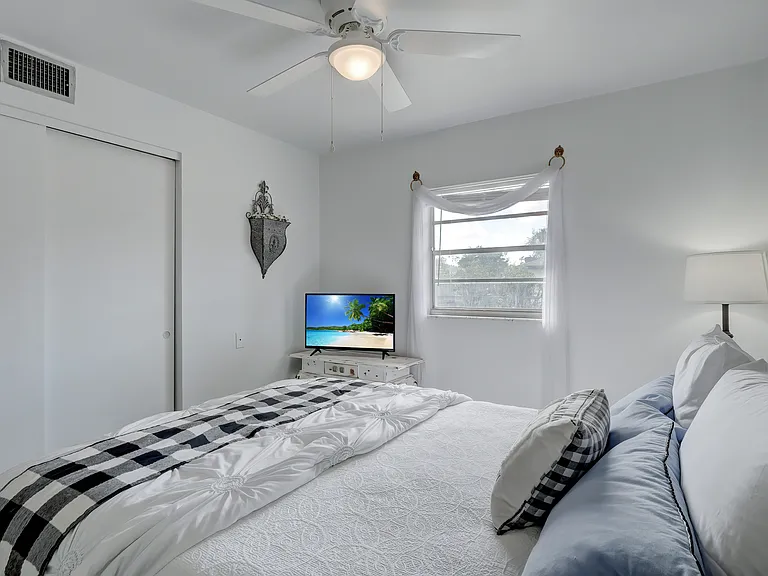 Queen bed 2
