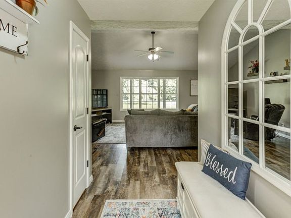4th image of 3848 Bronson Ln