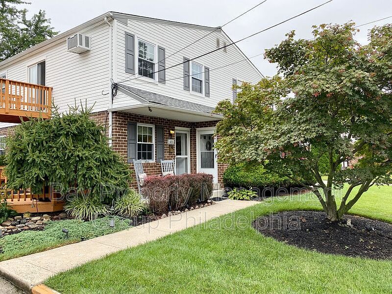 1st image of 621 Spruce St #1